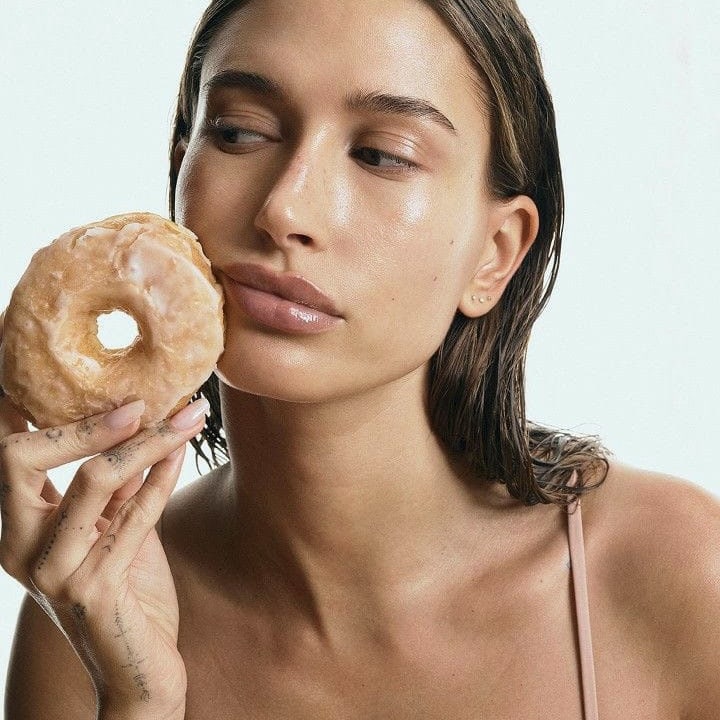 Polvo de donut glaseado – Hailey Bieber Nails